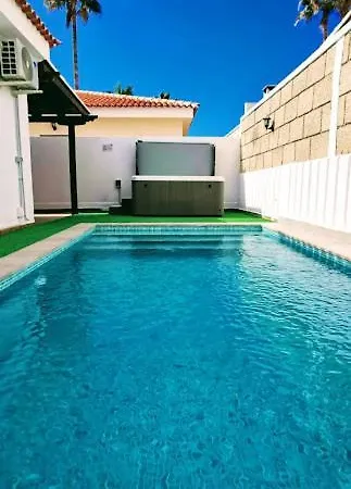 Rosa 빌라 칼라오살바헤